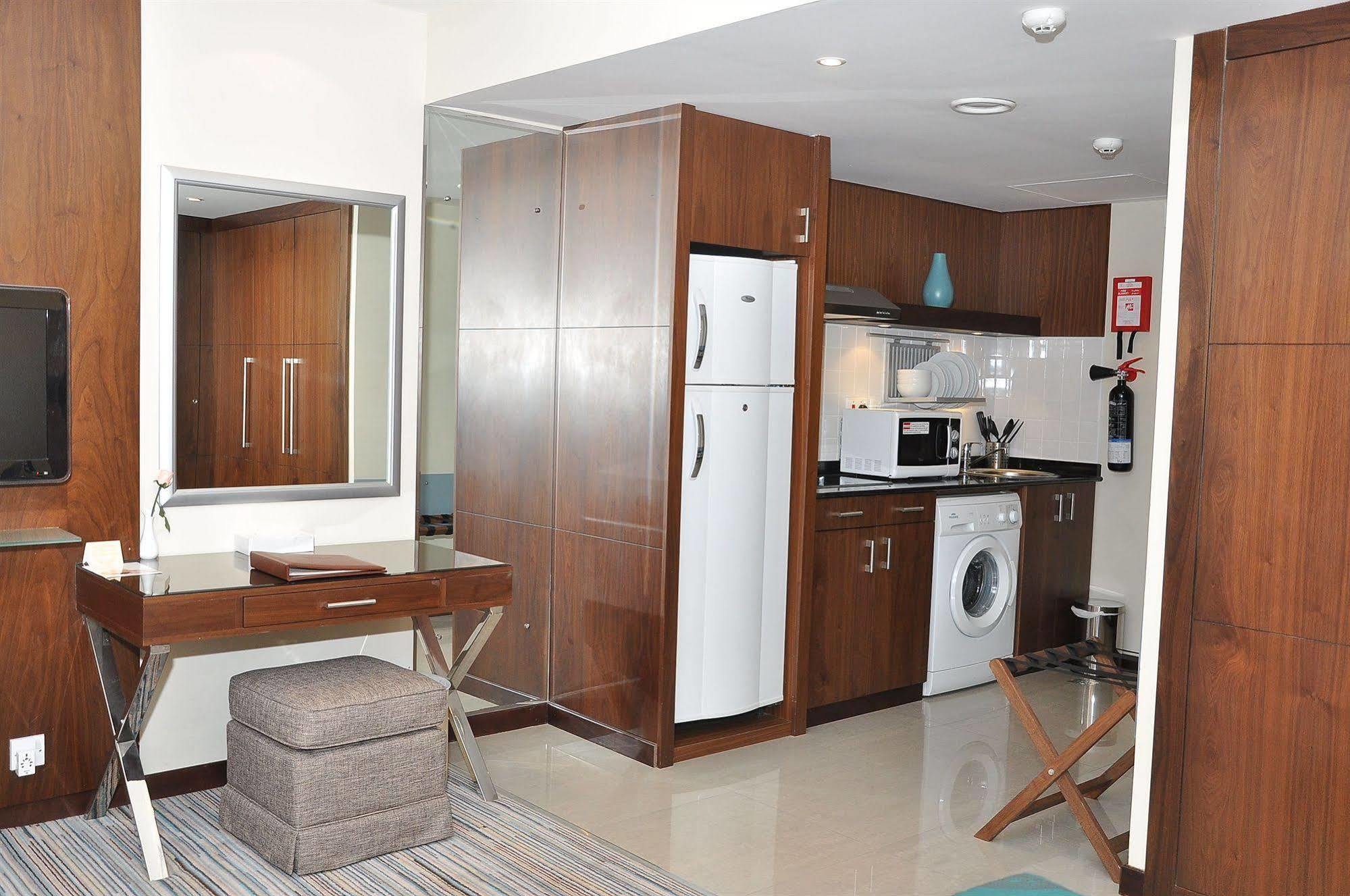 ฟีนิกซ์ พลาซา โฮเต็ล อพาร์ตเมนต์ Aparthotel อาบูดาบี ภายนอก รูปภาพ
